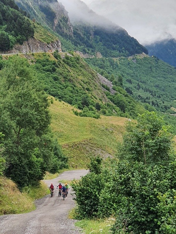 stunning-pallars-group-trail